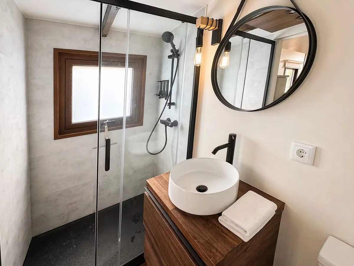 tiny-house-colorado-tiny-escape-dao-bathroom